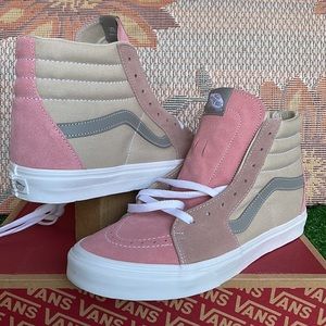 Vans WMNS Sk8-Hi
Color Block Pink/Multi
VN0A7Q5NBIY
Sneakers